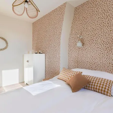 Prestigieux Place Saint Marc Iv D * روان